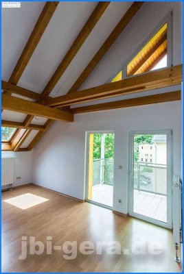 Hochwertiges Dachgeschoss-Juwel: Sichtbalken, Balkon, Niedrigenergiehaus Wert C, Gera Untermhaus