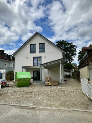 High-End Luxus auf 4 Ebenen: Neubau-DHH in Waldperlach mit QNG-Siegel und Panorama-Kamin