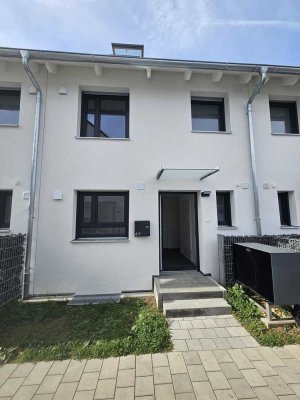 Erstbezug - Reihenhaus mit EBK und 2 Stellplätzen, Energieeffizienz EH40