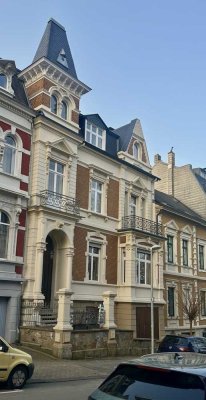 Historisches Juwel im Briller Viertel: 3-Zimmer-Traum mit exklusivem Atelier-Dachboden & Weitblick