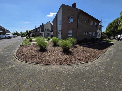 Modernisierte 4-Zimmer-Wohnung mit Balkon und EBK in Mönchengladbach