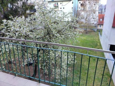 Erstbezug: Sanierter 2 ZIMMER-Altbau, ruhiger Balkon 5m², extra Wohnküche, sanierte Sanitäranlagen!
