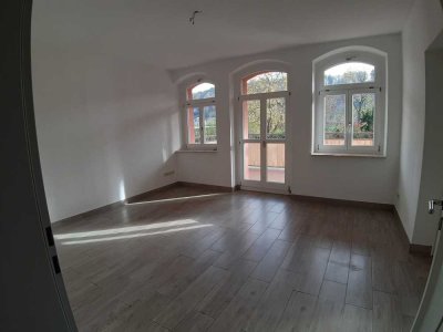 Helle 4-Raumwohnung mit Außenterrasse bzw. Balkon
