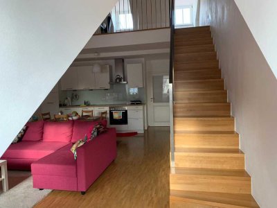 Von Privat:  schöne 71 qm-2,5-Zimmer-Galerie-Wohnung mit Einbauküche in Regensburg
