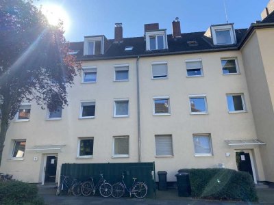 Helle Dachgeschoßwohnung zum provisionsfreien Erwerb mit 3 Zimmern und Balkon