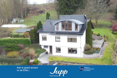 Gemütliches Einfamilienhaus mit Einliegerwohnung, 3 Garagen und großem Garten Lissendorf (45)