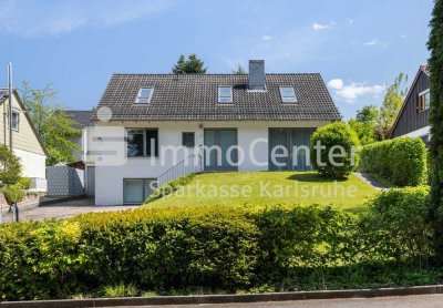 Wohnen direkt am Waldrand! Großes Einfamilienhaus mit Garage und Garten in Waldbronn