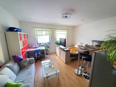 Möbliert o. teilmöbliert mit Single-Küche: Kleines Apartment in guter Lage mit PKW-Stellplatz!