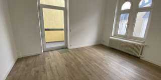 Rotter Platz: Modernisierter Altbau nähe Trasse mit Balkon