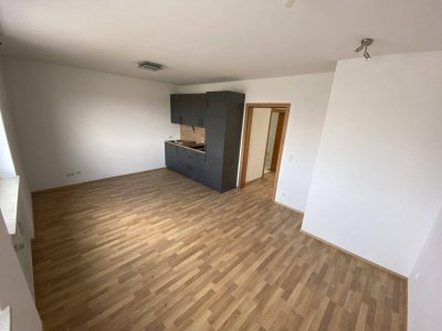 Zentral gelegene Single-Wohnung mit neuem Küchenblock in Ried