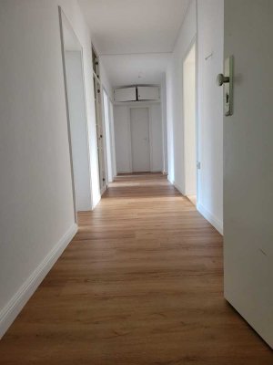 Sonnige 4-Zimmer-Wohnung – frisch saniert, Balkon in Süd-West-Lage