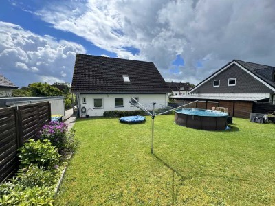 Reinfeld: Helle und moderne 3-Zimmer Wohnung mit Carport, Balkon und Spitzboden unweit des Herrentei