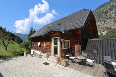 chaletartige Wohnung mit riesigem Garten, beinahe ein ganzes Haus