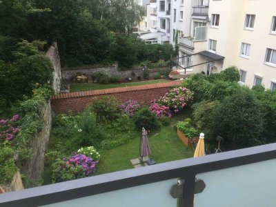 Sonnige 3 Zimmerwohnung, K.D.B. Balkon, separate Toilette, zentral aber dennoch ruhig gelegen