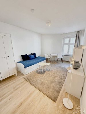 Einziehen & Ankommen: Möbliertes Studio im historischen Berliner Altbau // Move-In Ready Studio