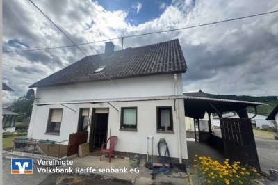 Solides, renovierungsbedürftiges Haus mit Garage