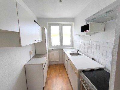 voll sanierte 3-Raum-Wohnung mit Küchenmöbeln