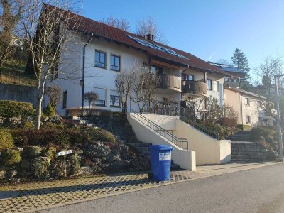 Mietangebot in Mühldorf: Schöne 3-Zi. Terrassenwohnung in ruhiger Lage mit EBK und TG-Stellplatz