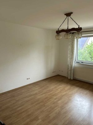 Zuhause mit 3 Zimmern und Balkon in Köln