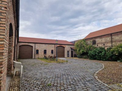 Klassischer VIER-SEITEN-HOF mit Stallungen für pferdestarke Boliden  (zzgl. 3.892 m² Grundstück)