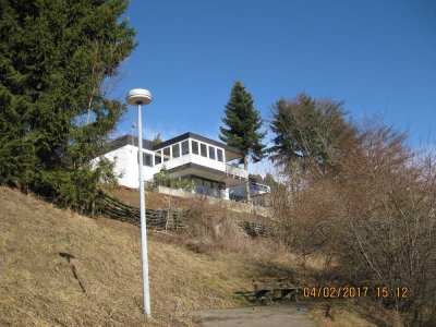 Geräumiges, 8-Raum-Mehrfamilienhaus mit EBK in Albstadt