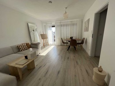 SANIERTE UND RENOVIERTE 2–ZIMMER-DG-WOHNUNG MIT WEST-TERRASSE UND TG-STELLPLATZ