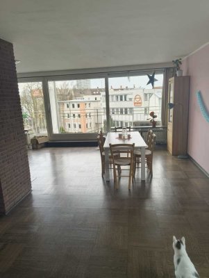 Großzügige 4-Zimmer Wohnung mit weitläufigem Balkon in Ulm-Weststadt