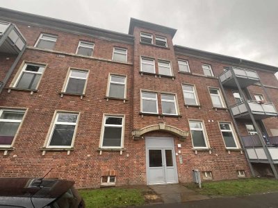 Dachgeschosswohnung mit Einbauküche, modernem Duschbad und geräumiger Wohnküche