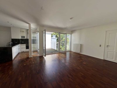 Helle Dachgeschosswohnung mit Terrasse in makellosem Zustand im Prenzlauer Berg