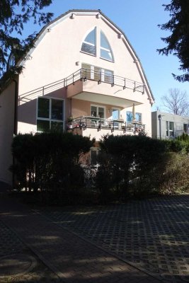 Ruhige exklusive DG - Maisonette mit Fußbodenheizung und Terrasse in Stadtvilla incl. KFZ-Stellplatz