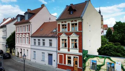 Großzügiges Einfamilienhaus in der Neustadt. 330m² Wohnfläche und Nutzfläche. PV, Klima, Kamin. 6