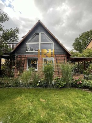 Doppelhaushälfte mit Kamin, Teich & überdachter Terrasse