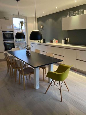 Luxuriöse 6-Zimmer-Maisonette-Wohnung mit Kamin, Terrasse und EBK in Klein Borstel, Hamburg