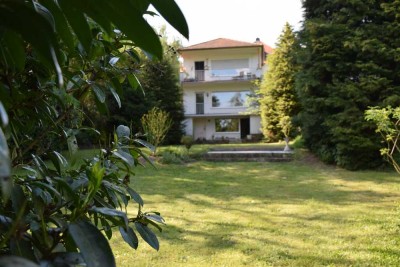 Stilvolles Mehrfamilienhaus mit Traumgarten in Karlstein am Main