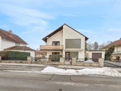 Attraktives Zweifamilienhaus mit Garage und Stellplatz in Schwabach