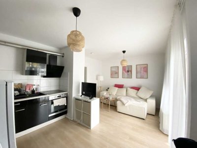 *kurzfristig verfügbar* Singlewohnung mit Sonnenbalkon und Wohnküche*