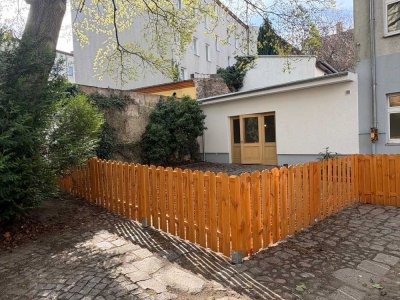 Genießen Sie das Flair einer bezaubernden Remise mit großzügiger Terrasse