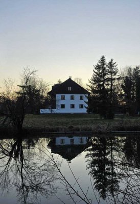 Stadtnahe, großzügige Villa mit parkähnlichem Grundstück in Gröbenzell