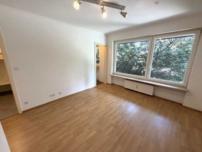 Freie 1-Zimmer-Wohnung mit Keller in grüner Lage - 2 min zu ÖPNV