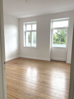 Traumhafte Altbauwohnung mit Balkon