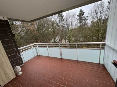 Helle 4 Zimmerwohnung mit Einbauküche und Loggia