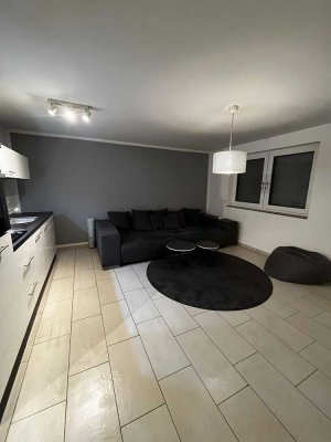 Schöne helle 2-Zimmer-Souterrain-Wohnung in ruhiger Wohnlage