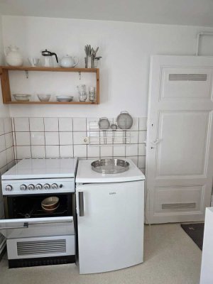 Helle 2,5-Zimmer-Wohnung, teilmöbliert, befristet