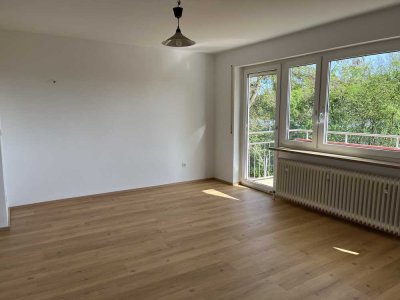 Erstbezug nach Sanierung mit EBK und Balkon: schöne 1-Zimmer-Wohnung in Feucht
