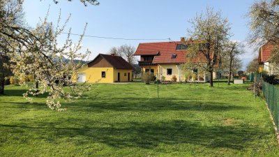 Schönes, gepflegtes Wohnhaus – ideal für zwei Parteien mit großem Garten