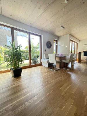 Energiesparend (EEK: A) mit Fernwärme (Holz)  - schöner Garten - ab sofort frei