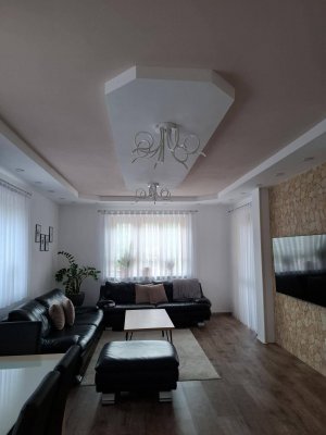 Modernisierte Wohnung mit guter Verkehrsanbindung und viel Tageslicht.