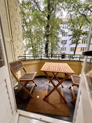 ALTBAUJUWEL IN KURFÜRSTENDAMM-NÄHE | 92 M² | BALKON | 3,5 M DECKEN | BEZUGSFREI