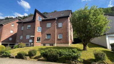 Helle und ruhige Etagenwohnung mit Balkon am Ende einer Spielstraße