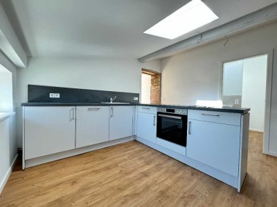 Neubaukomfort trifft historischen Charme – großzügige Wohnung, ideal für WGs